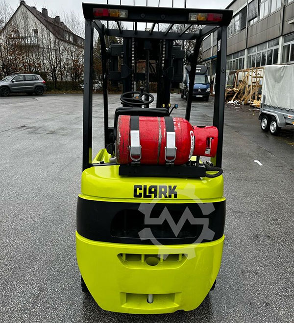xe nâng gas clark