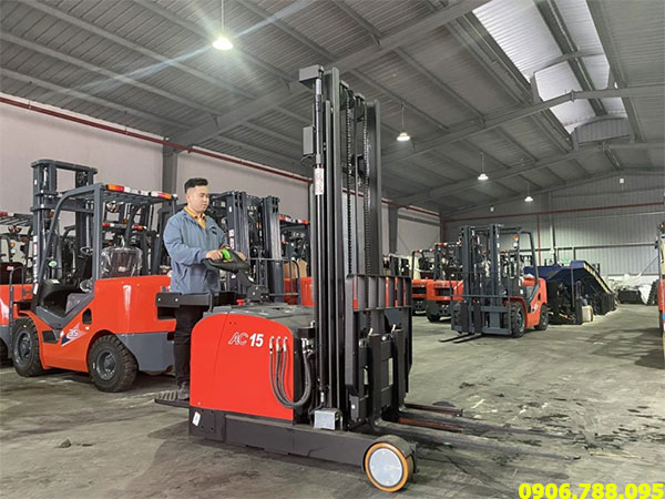 xe nâng điện đứng lái MGA
