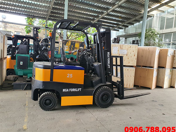 cho thuê xe nâng điện MGA