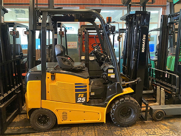 thuê xe nâng Komatsu