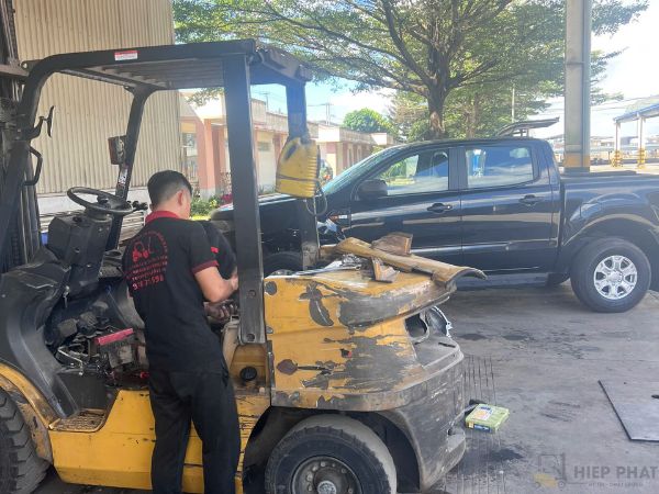 Đội ngũ sửa xe nâng điện mga 3.5t tại Bình Long An