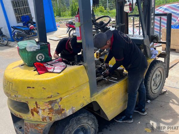 Đội ngũ sửa xe nâng điện MGA 3.5t tận nơi