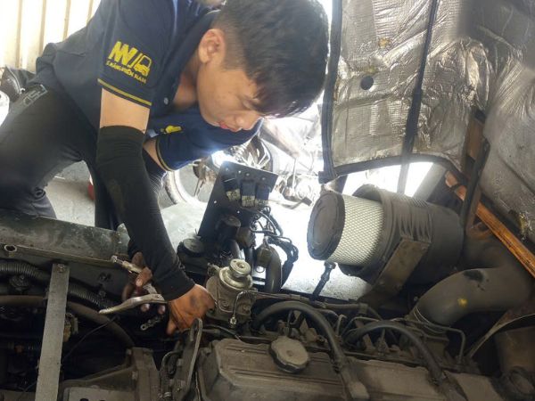 Kỹ thuật viện sửa xe nâng tận nơi