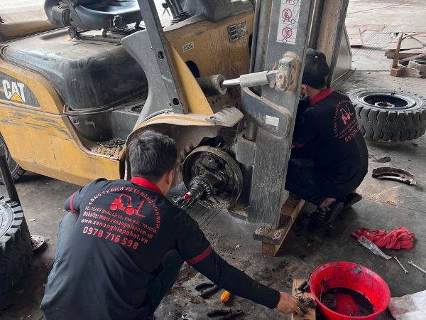 Đội ngũ sửa xe nâng lưu động tại Hiệp Phát