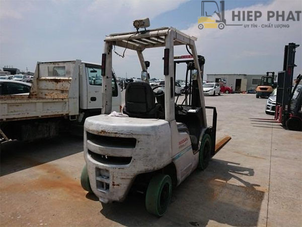 xe-nang-dau-cu-nissan-2,5-tan-Y1F2