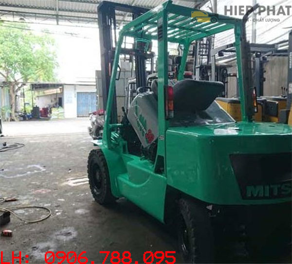 xe-nang-dau-mitsubishi-3-tan-ca- 5m-fd30-f14c