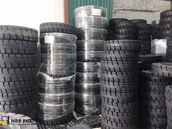 kho lốp xe nâng