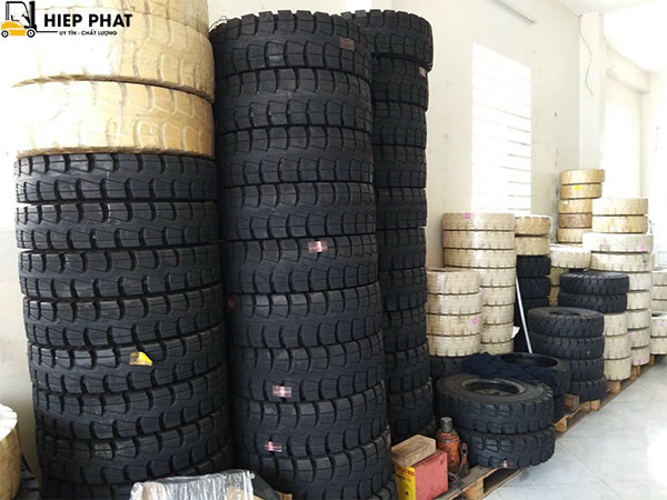 lốp xe nâng tại Bình Dương