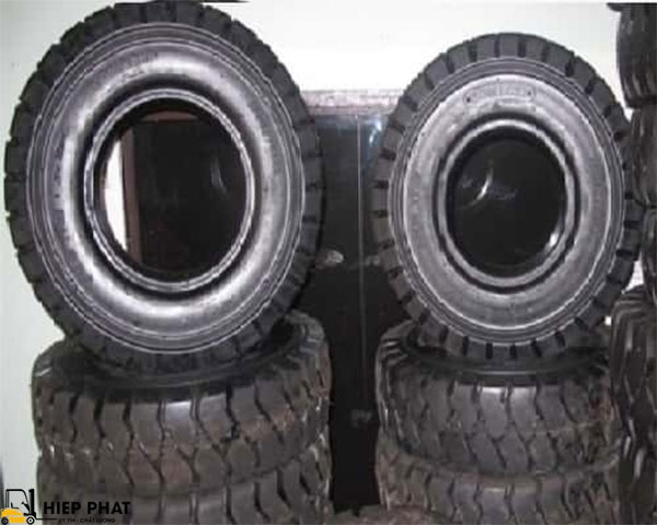 lốp xe nâng chính hãng