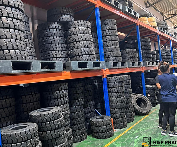 lốp xe nâng tại Đồng Nai