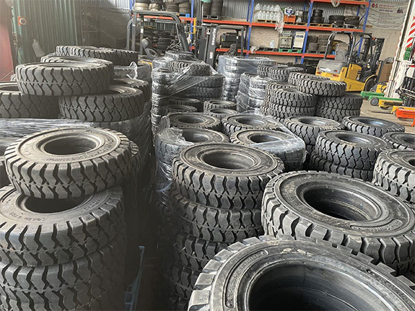 kho lốp xe nâng tại Long An