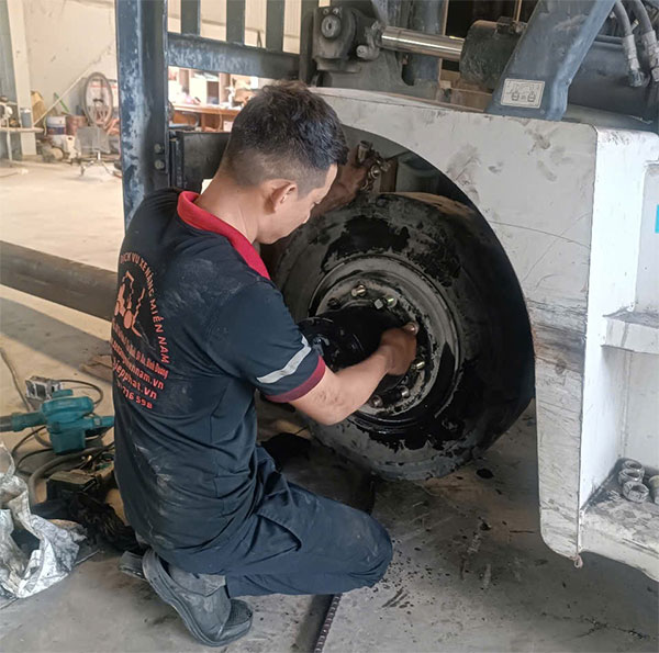 sửa xe nâng tại Hóc Môn