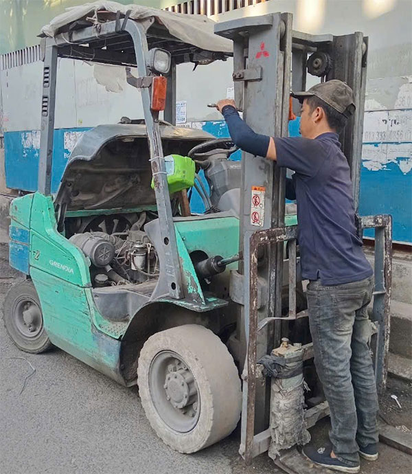 sửa xe nâng tại kcn Vĩnh Lộc