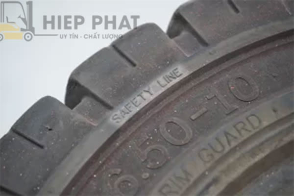 dau-hieu-nhan-biet-thay-lop-xe-nang-28x9-15