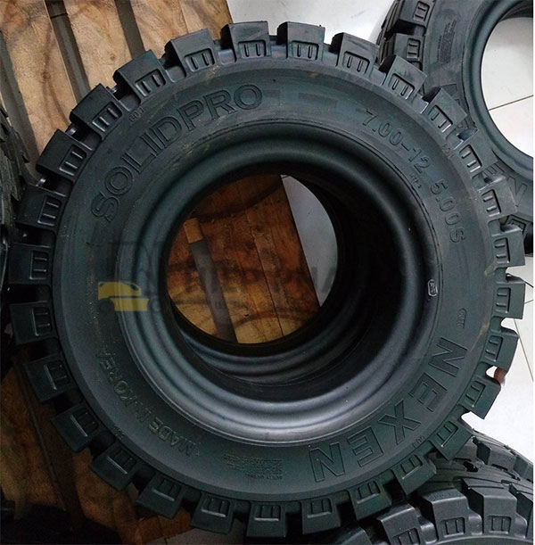 lop-xe-nang-700-12-2