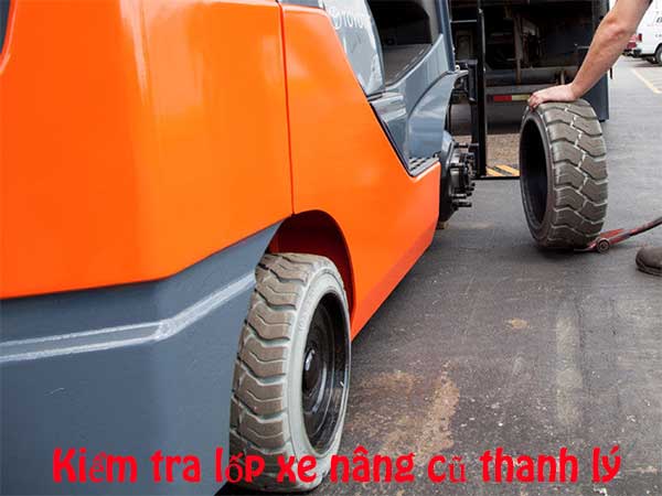 kiem-tra-lop-xe-nang-thanh-ly