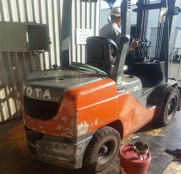 sửa ắc quy xe nâng 