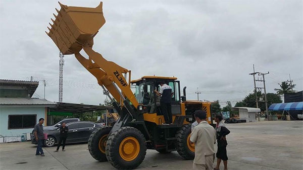 đội ngũ sửa hệ thống thủy lực xe xúc lật