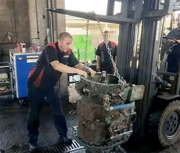 Đội ngũ sửa hộp số xe xúc lật chuyên nghiệp