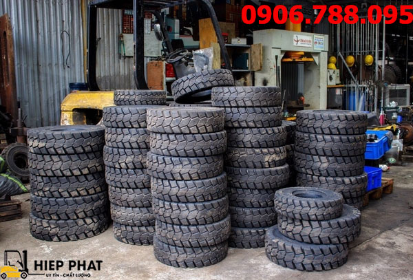 Kho bãi lốp xe nâng Bridgestone