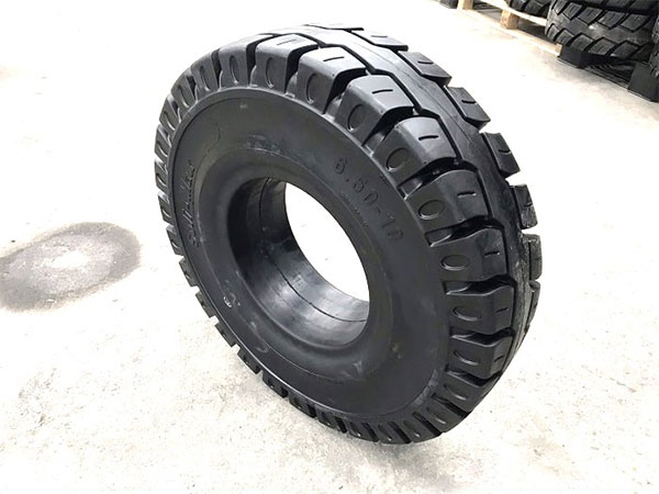lốp đặc xe nâng