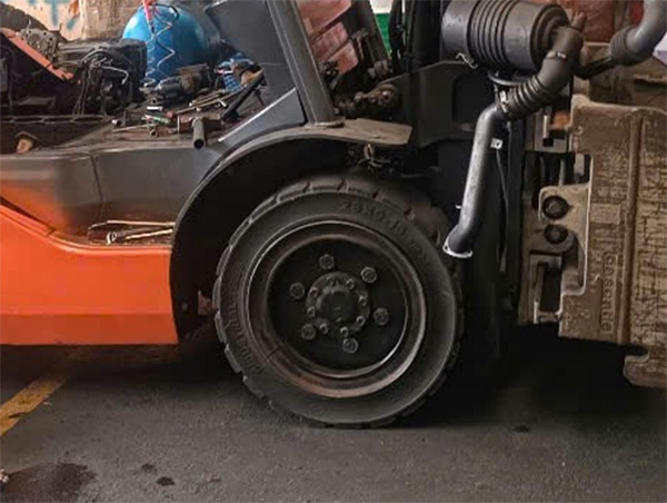lốp xe nâng chính hãng